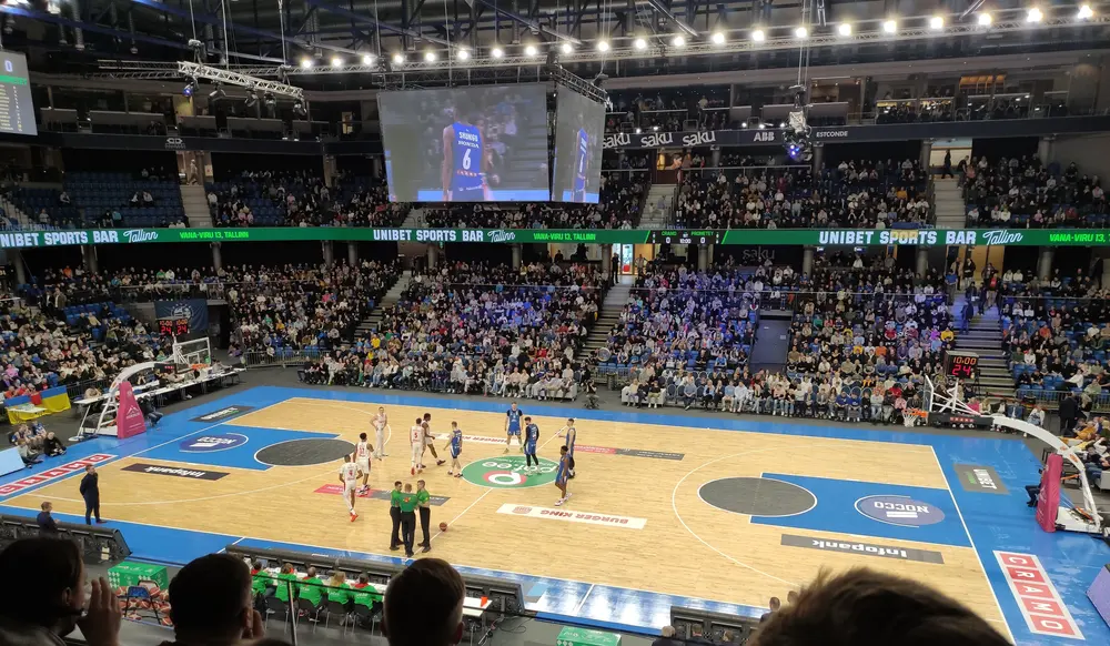 Basketball game night sa arena